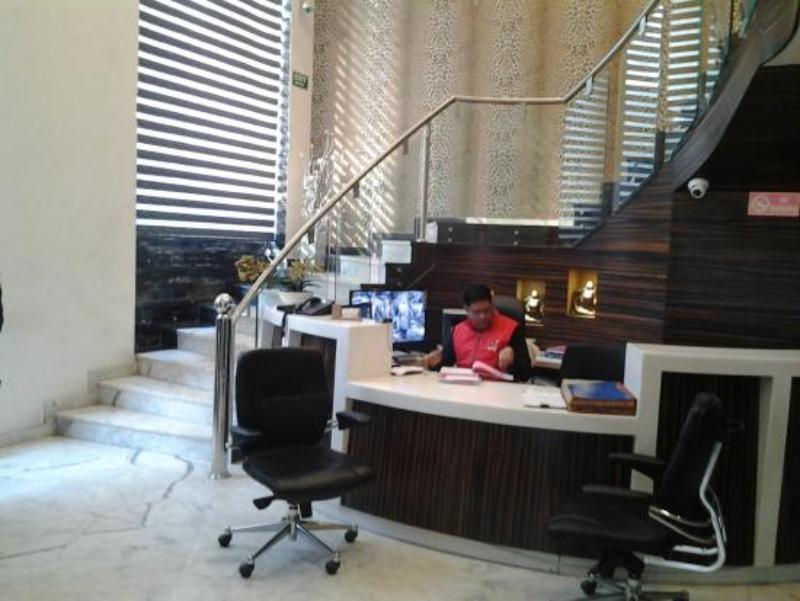 Le Benz - Free Airport Pick-up Hotel New Delhi