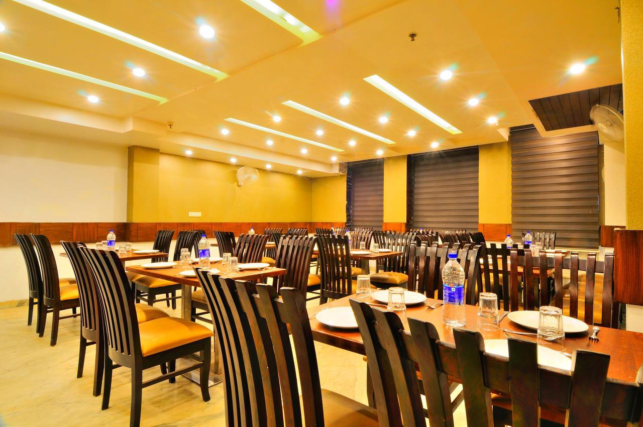 Le Benz - Free Airport Pick-up Hotel New Delhi