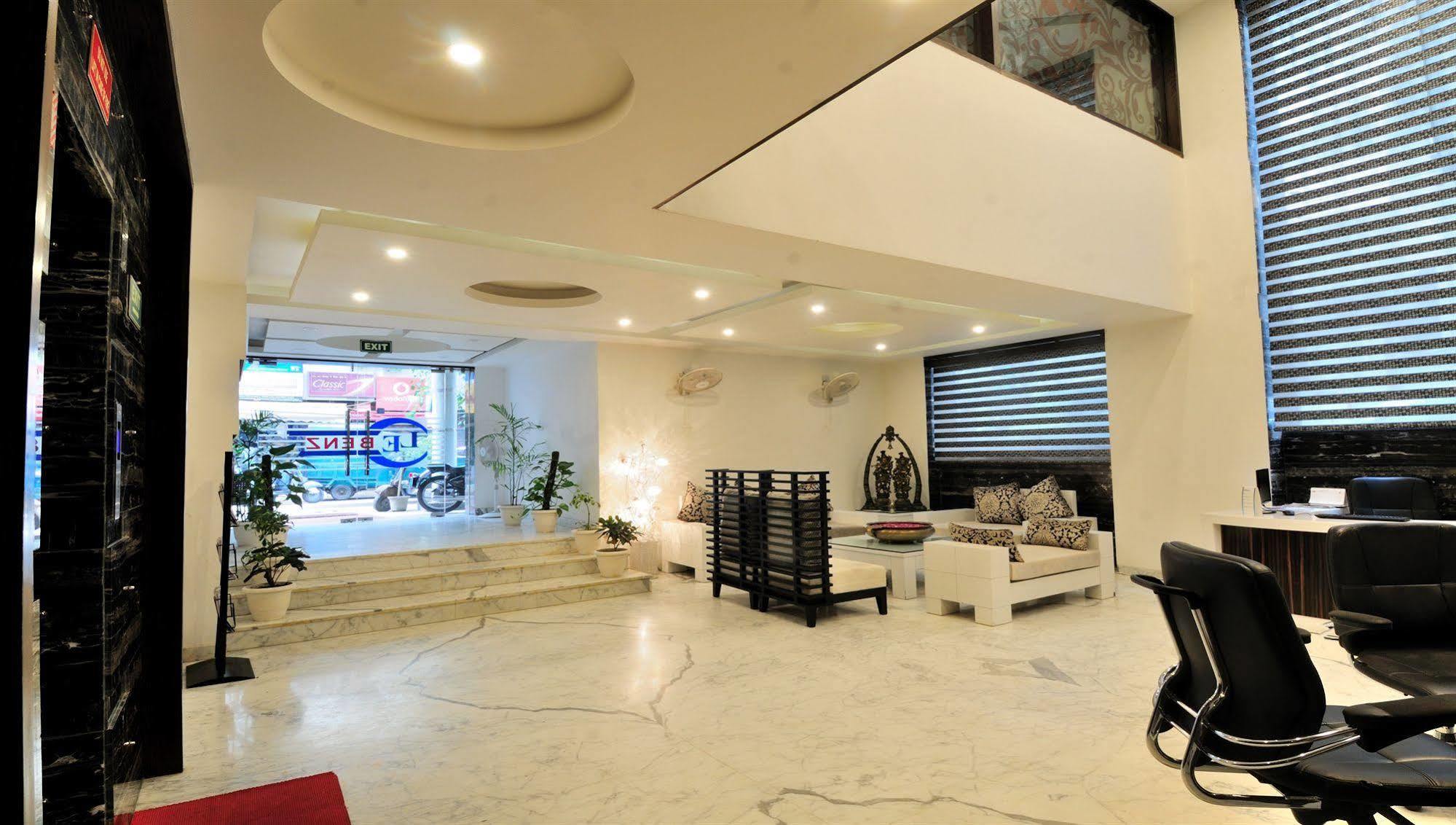 Le Benz - Free Airport Pick-up Hotel New Delhi