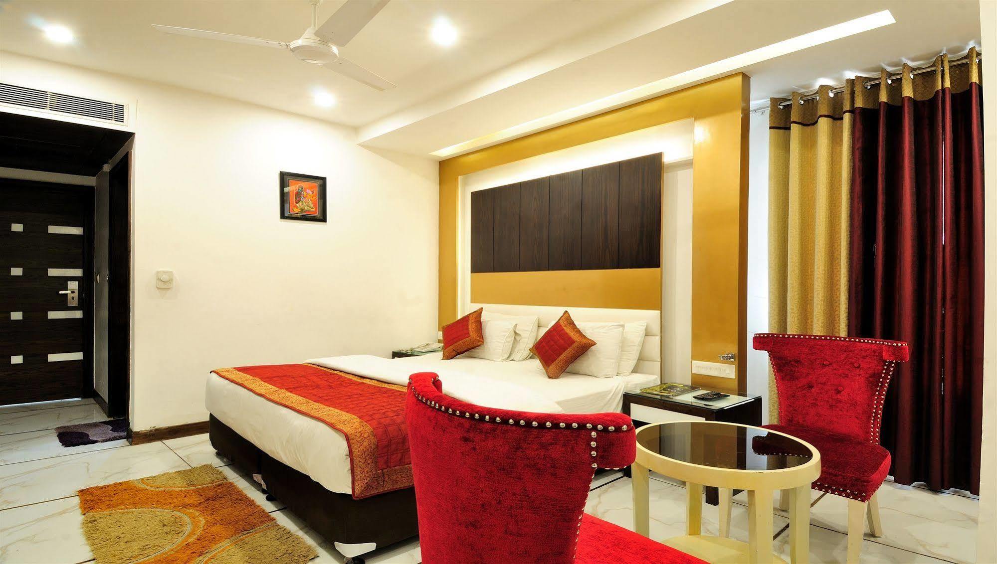 Hotel Le Benz - Free Airport Pick-up 3*