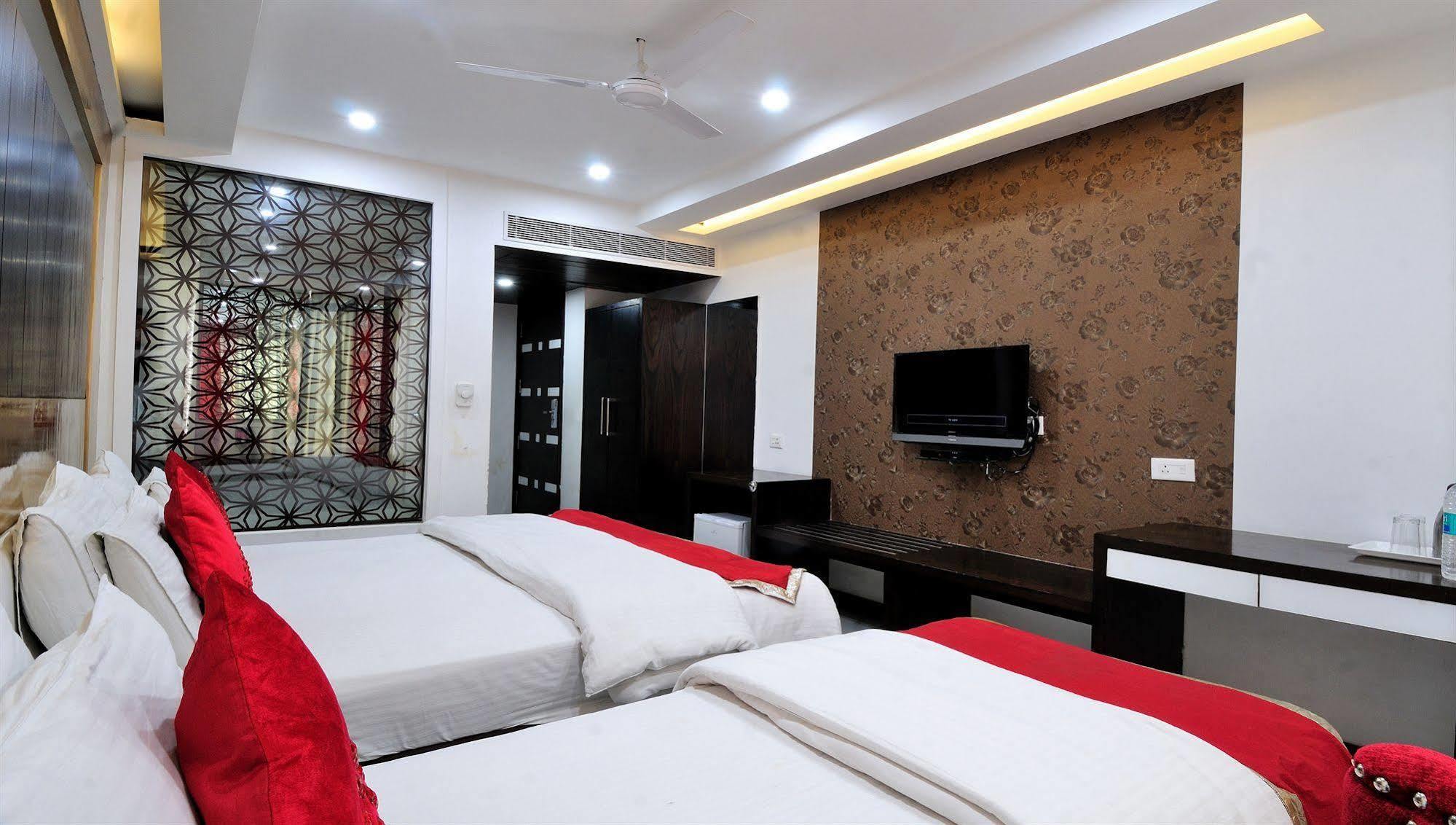 Le Benz - Free Airport Pick-up Hotel