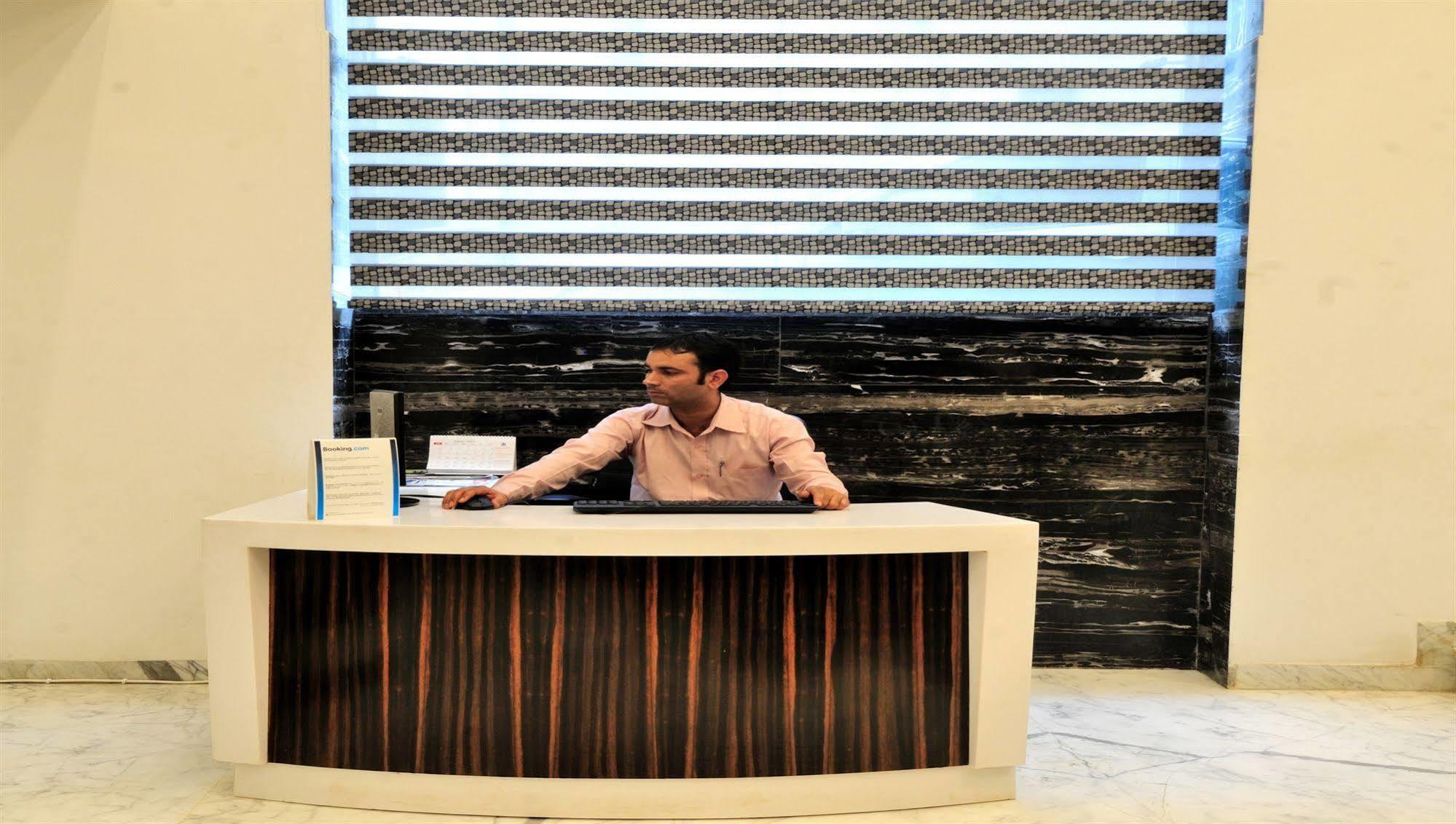 Le Benz - Free Airport Pick-up Hotel 3*
